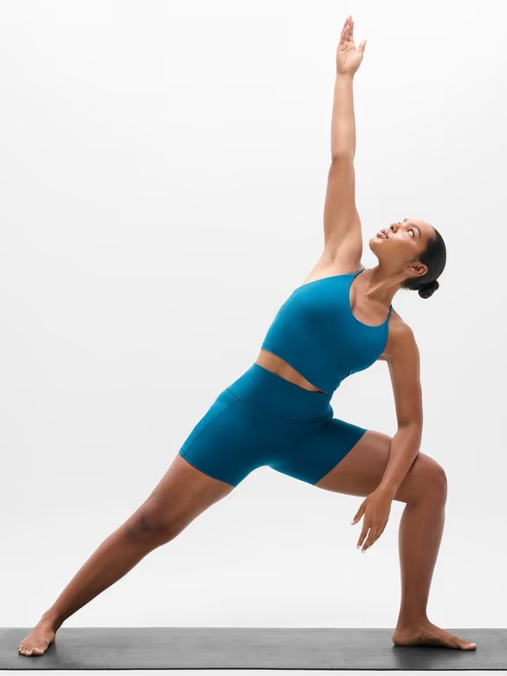 EUC Athleta Set - Salutation Stash 5” Shorts + Transcend Crop Bra Coastal Teal S